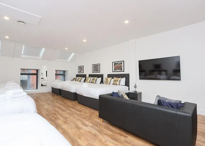 Concert Square Apartments By Happy Days